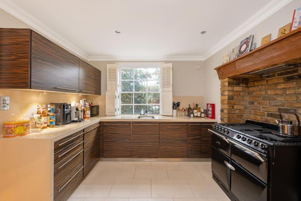 Fairytale Garden House - Next To Victoria Station & Pet Friendly Villa London Exterior photo
