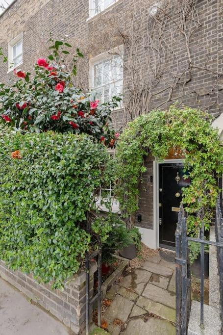 Fairytale Garden House - Next To Victoria Station & Pet Friendly Villa London Exterior photo