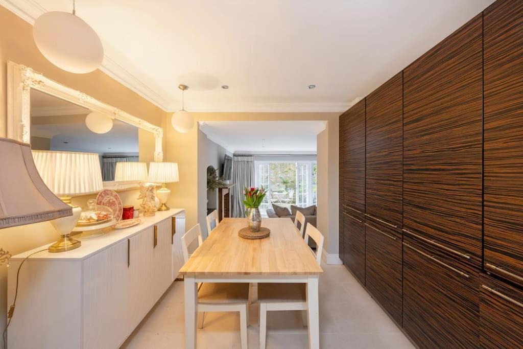 Fairytale Garden House - Next To Victoria Station & Pet Friendly Villa London Exterior photo