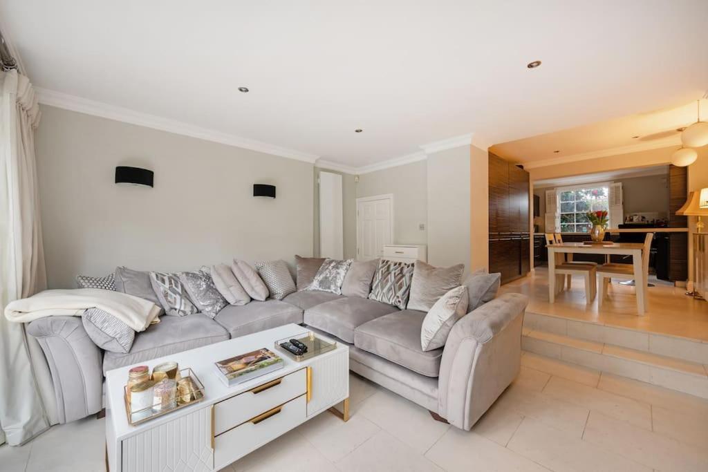 Fairytale Garden House - Next To Victoria Station & Pet Friendly Villa London Exterior photo