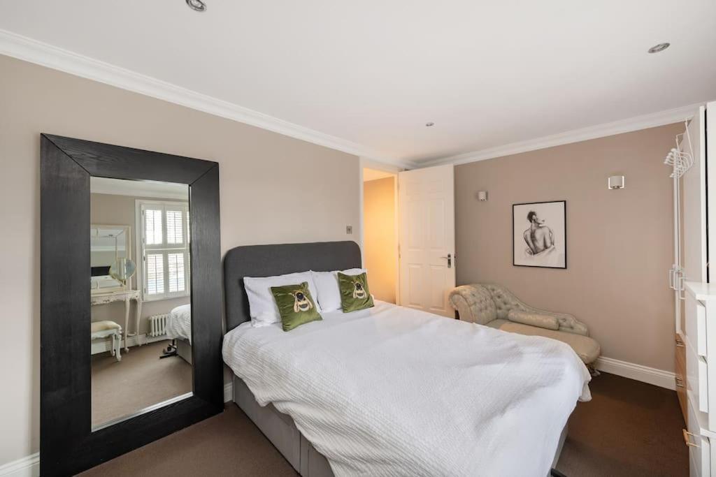Fairytale Garden House - Next To Victoria Station & Pet Friendly Villa London Exterior photo