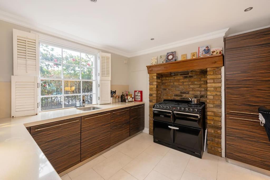 Fairytale Garden House - Next To Victoria Station & Pet Friendly Villa London Exterior photo